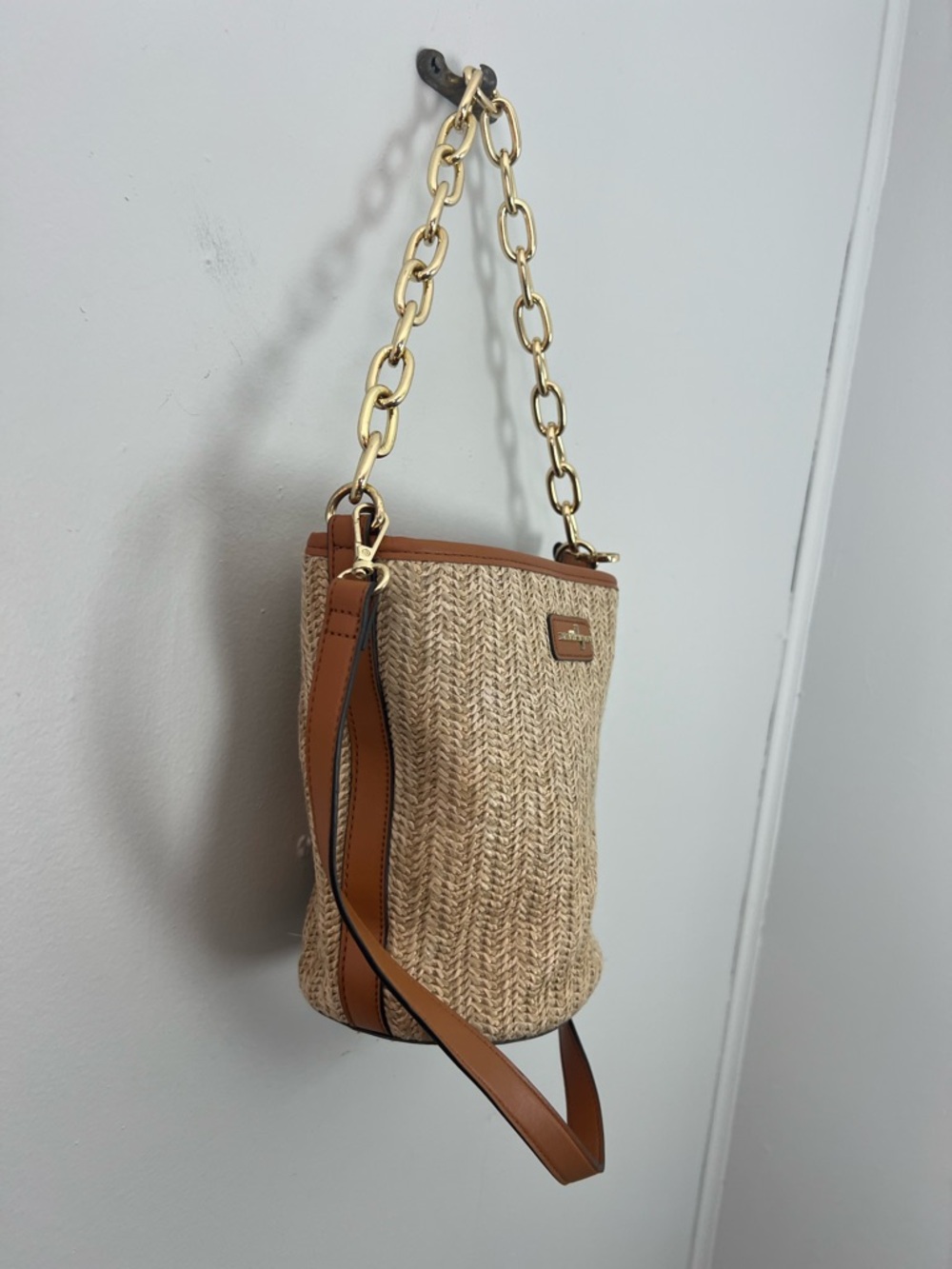 Nanette Lepore Beige Straw Bucket Bag with Gold Chain - Picture 4 of 9